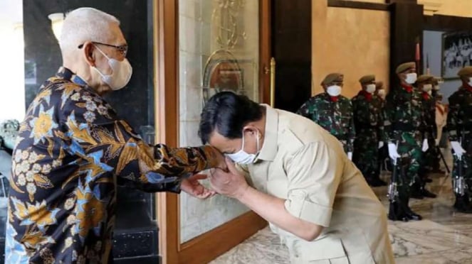 Militar Vía: Prabowo Beananto Chani besó las manos (ret.) Sutrisno