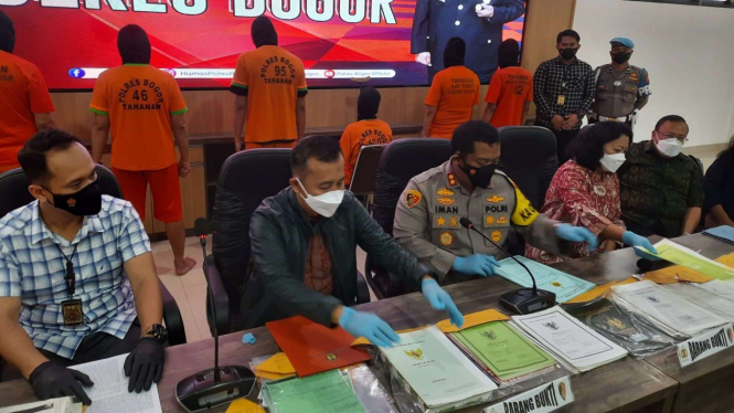 Polisi tangkap komplotan pemalsu dokumen lahan BLBI.