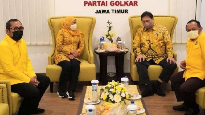 Ketum Golkar Airlangga Hartarto bertemu Gubernur Jatim Khofifah Indar Parawansa.