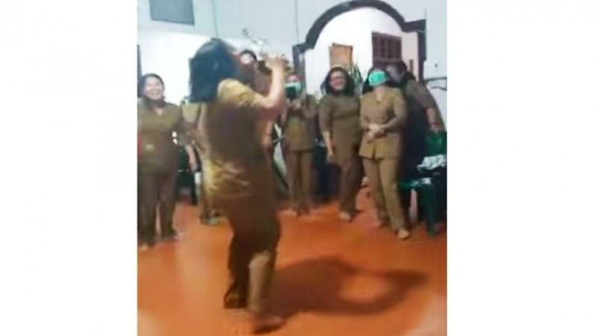 PNS wanita di Sumut diduga sedang pesta miras