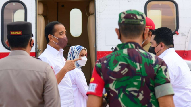 Presiden Joko Widodo dan Ibu Iriana tiba di helipad Bendungan Bintang Bano, NTB.