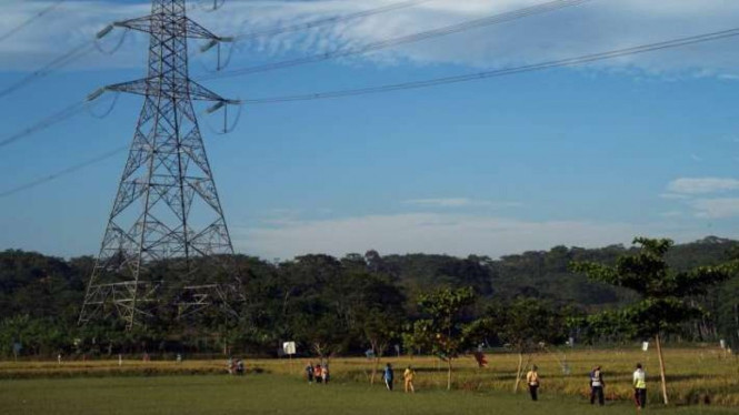 PT PLN (Persero) memastikan sistem kelistrikan di wilayah Jawa, Madura dan Bali dalam kondisi aman usai dilanda gempa berkekuatan magnitudo 6,7 di Kabupaten Sumur, Banten pada Jumat sore, 14 Januari 2022.