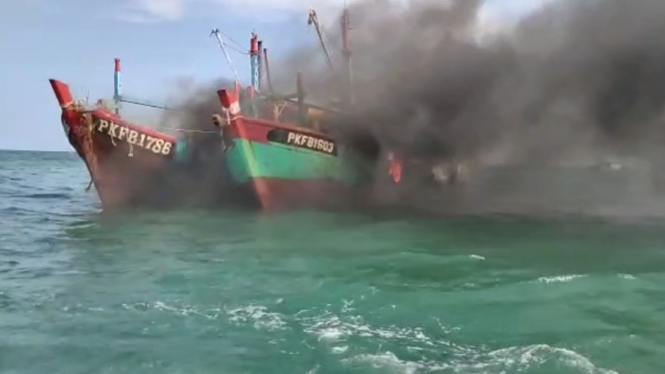 Kapal penangkap ikan milik warga Malaysia dibakar di Aceh.