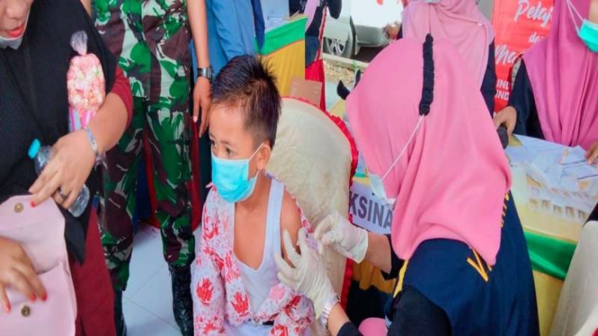 Vaksinasi anak di Gorontalo