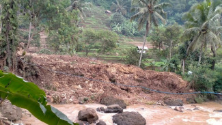 2 Hektare Sawah Tertimbun Longsor di Sumedang