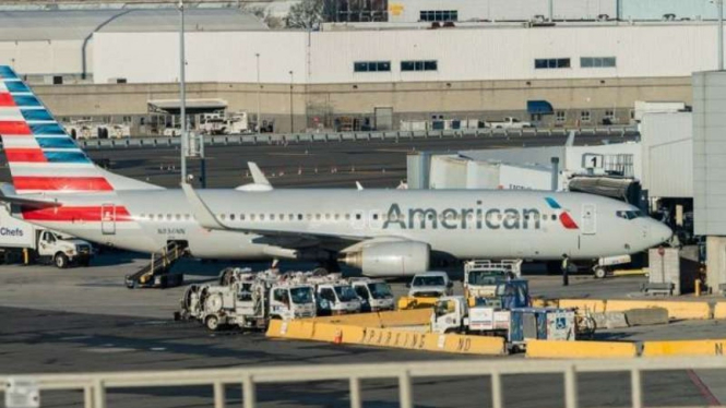 Sebuah pesawat American Airlines terlihat di Bandara Internasional John Kennedy