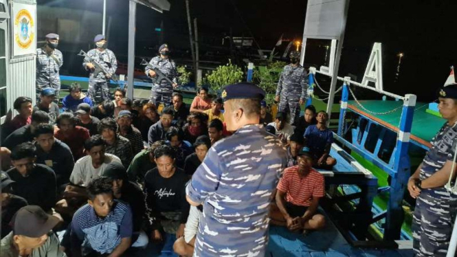 VIVA Militer: TNI AL sergap 47 ABK yang mencuri batubara dari kapal tongkang