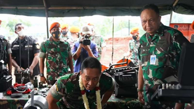 VIVA Militer: Panglima TNI Jenderal Andika cek kesiapan Alutsista Paskhas TNI AU