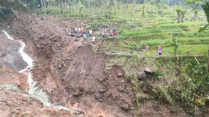Dampak banjir dan longsor di Desa Gunggungan Kidul, Kecamatan Pakuniran, Kabupaten Probolinggo, Jawa Timur, Selasa, 18 Januari 2022.