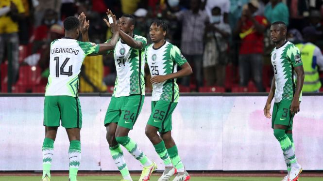 Timnas Nigeria merayakan gol ke gawang Guinea-Bissau