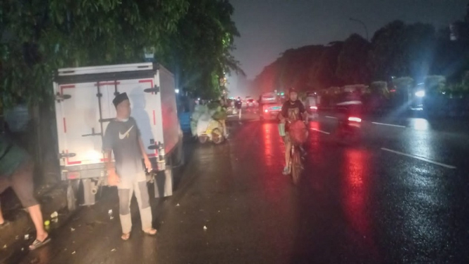 Kondisi parkir mobil di Pasar Tinggi Tangerang