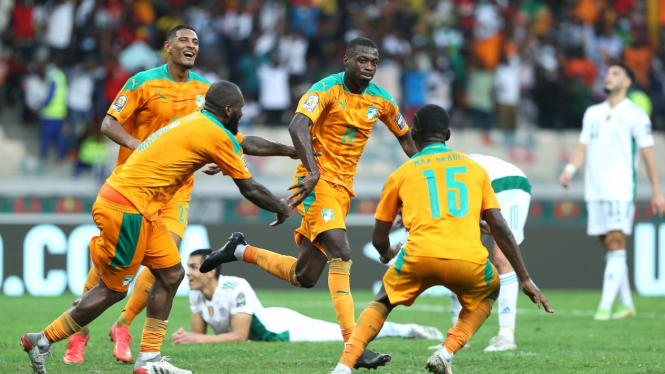 Pemain Pantai Gading merayakan gol ke gawang Aljazair di Piala Afrika 2021