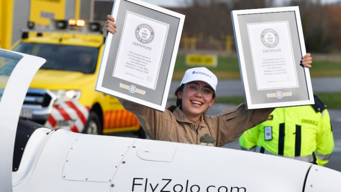 Zara Rutherford akan tercatat di buku Guinnes World Records karena berhasil terbang keliling dunia di usia 19 tahun. (AP Photo: Geert Vanden Wijngaert)