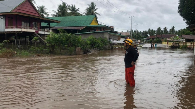 Daerah di Sulsel dilanda banjir.