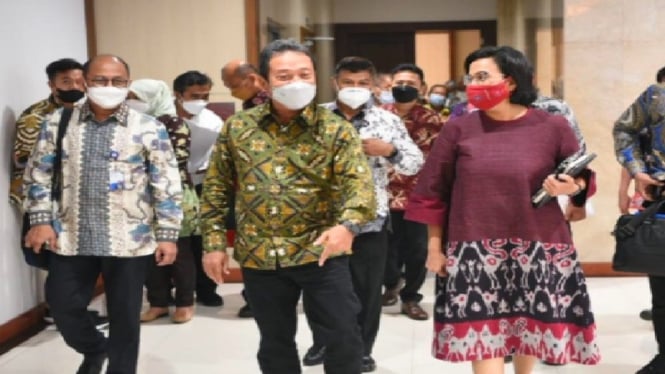 Menteri Keuangan Sri Mulyani dan Menteri KKP Sakti Wahyu Trenggono