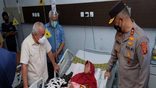 Gubernur, Kapolda dan Jasa Raharja menjenguk korban luka kecelakaan di Kaltim