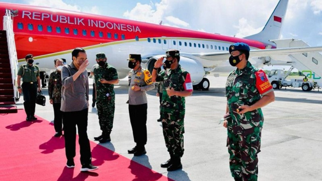 Mayjen TNI Maruli saat menyambut Presiden Jokowi
