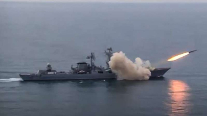 VIVA Militer: Kapal perang Rusia menembakkan rudal supersonik