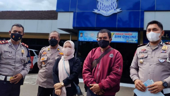 Asep, Pemotor Yang Melintasi Jalan Tol Tangerang-Merak