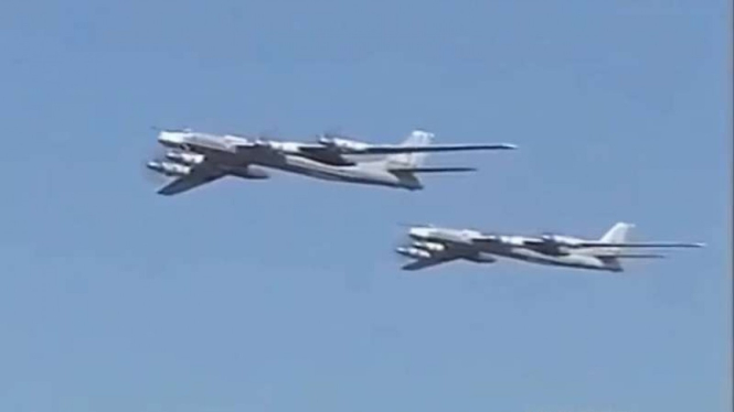 VIVA Militer: Pesawat pembom strategis Tupolev Tu-95 Angkatan Udara Rusia 