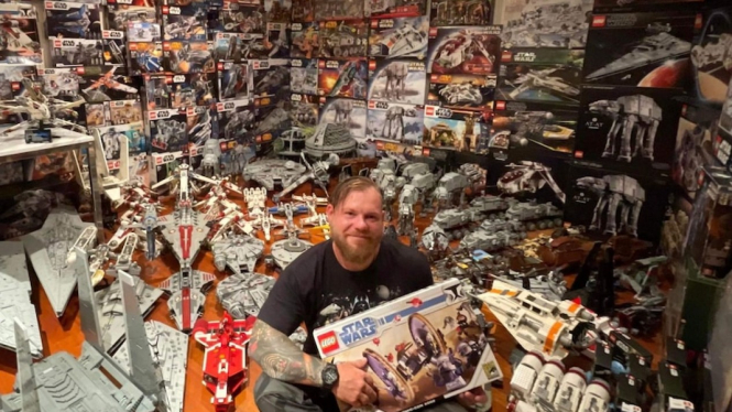 Rafal Skowron telah menjadi penggemar Lego sejak tahun 1990-an (Supplied: Rafal Skowron)