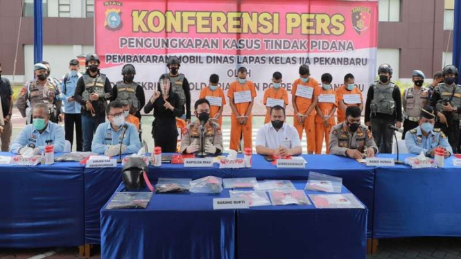 Polda Riau menangkap pelaku pembakaran mobil dinas Lapas Pekanbaru