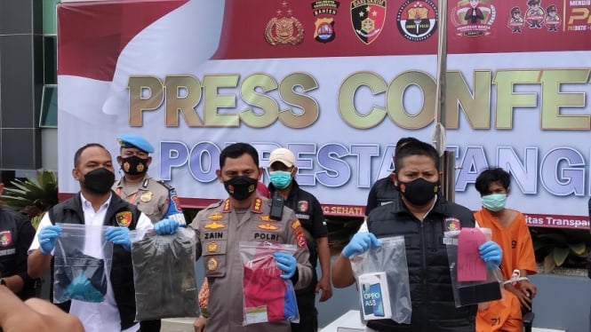 Kapolres Kota Tangerang Kombes Pol Zain Dwi Nugroho merilis kasus perkosaan