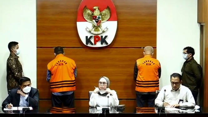 KPK tetapkan mantan Bupati Buru Selatan, Tagop Sudarsono sebagai tersangka.