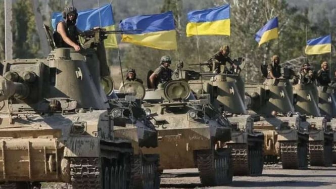VIVA Militer: Pergerakan armada tank militer Ukraina ke perbatasan Rusia