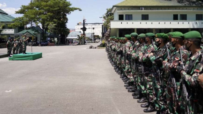 VIVA Militer:Pangdam Pattimura Mayjen TNI Richard Tampubolon pimpin Apel Pasukan