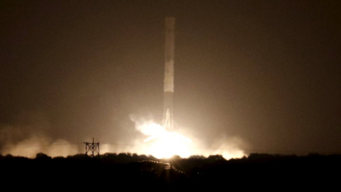 Roket Falcon 9 milik SpaceX diluncurkan pada 2015 dari Florida, AS. BBC Indonesia