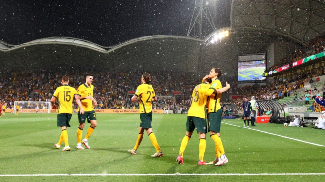 Timnas Australia merayakan gol