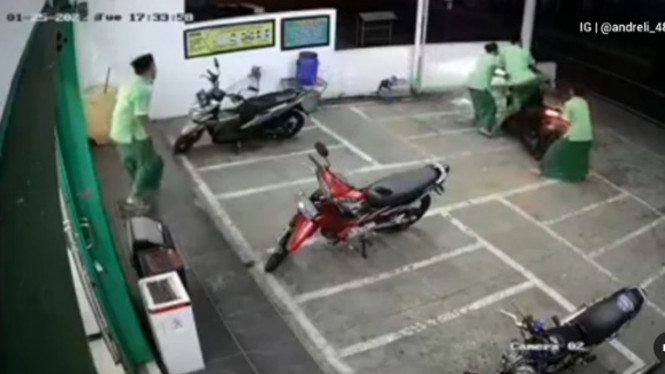 Viral Aksi 4 Santri Terjang Pencuri Motor