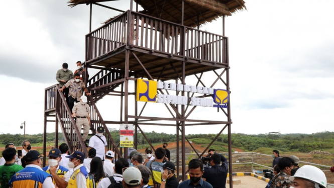 Menteri Perencanaan Pembangunan Nasional (PPN) Suharso Monoarfa hari ini mengunjungi titik penting lokasi pembangunan Ibu Kota Negara (IKN) di Penajam Paser Utara, Kalimantan Timur.