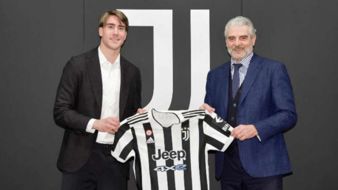 Dusan Vlahovic resmi bergabung dengan Juventus.