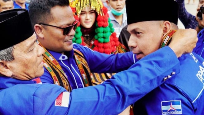 Ketua DPD Demokrat Aceh Muslim bersama kader di Aceh dalam konsolidasi