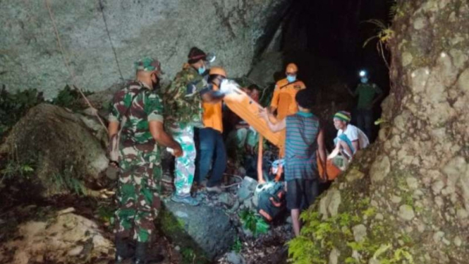 VIVA Militer: Proses evakuasi jenazah Agustina Demang