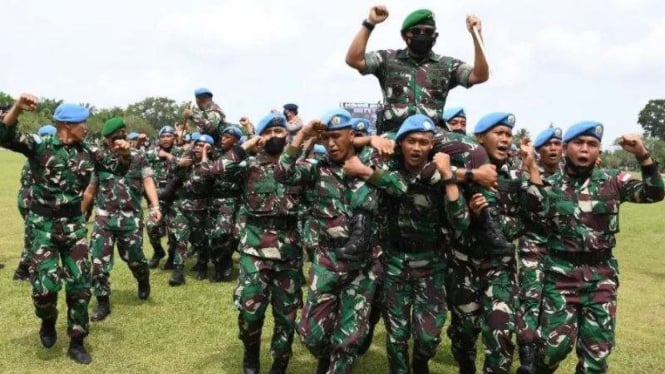 VIVA Militer: Pangdam I/Bukit Barisan diarak pasukan Yonif Mekanis 121/MK