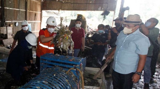 Bupati Banyumas belajar pengelolaan sampah di Bantar Gebang.