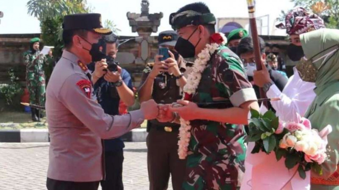 VIVA Militer: Mayjen TNI Sonny Aprianto bersama Kapolda Bali