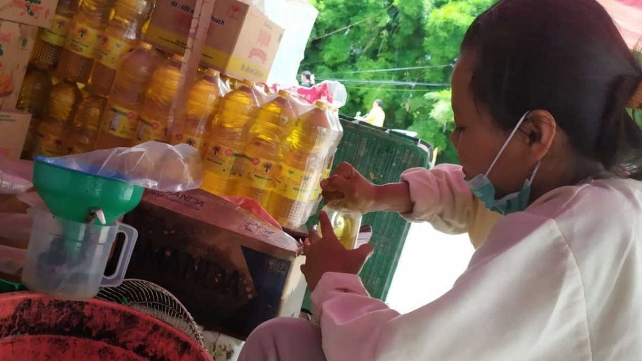 Warga Tangerang Menjerit, Minyak Goreng Curah di Pasar Masih ...