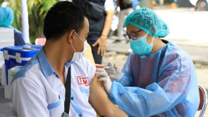 Proses vaksinasi COVID-19 di Kota Tangerang.