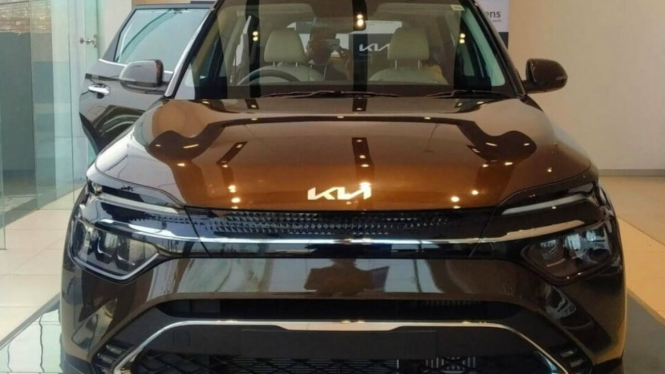 KIA Carens 2022 dipajang di diler India