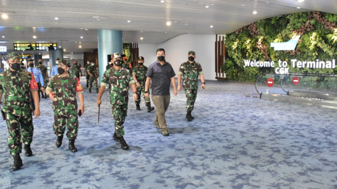 VIVA Militer: Pangdam Jaya Cek prosedur prokes di Terminal 3 Bandara Soetta