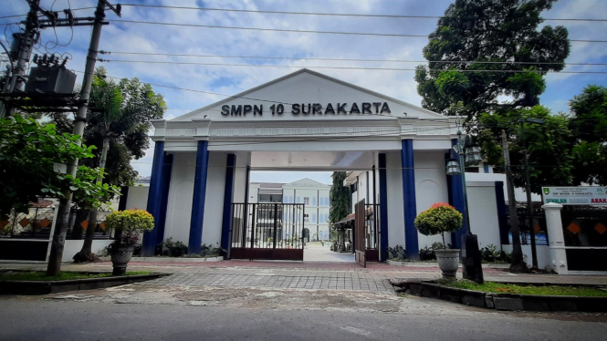 SMPN 10 Surakarta tempat Ibu Negara Iriana menempuh pendidikan.