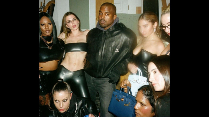 Kanye West bagi-bagi tas Hermes di ulang tahun Julia Fox