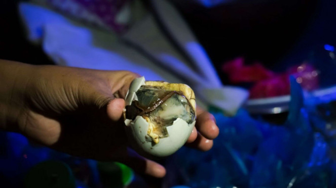 Balut, makanan teraneh