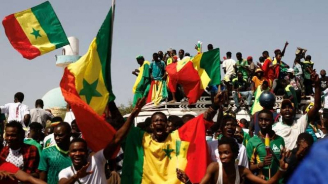 Suporter Timnas Senegal rayakan juara Piala Afrika 2021.