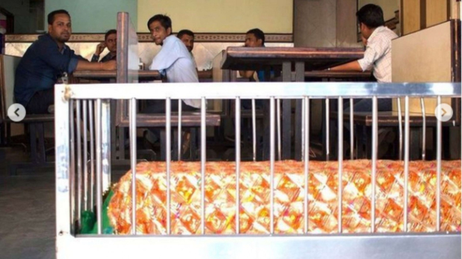 Restoran Makam di India