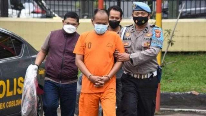 Polisi menangkap N, pria yang tusuk mantan istrinya sampai tewas di Bandung.